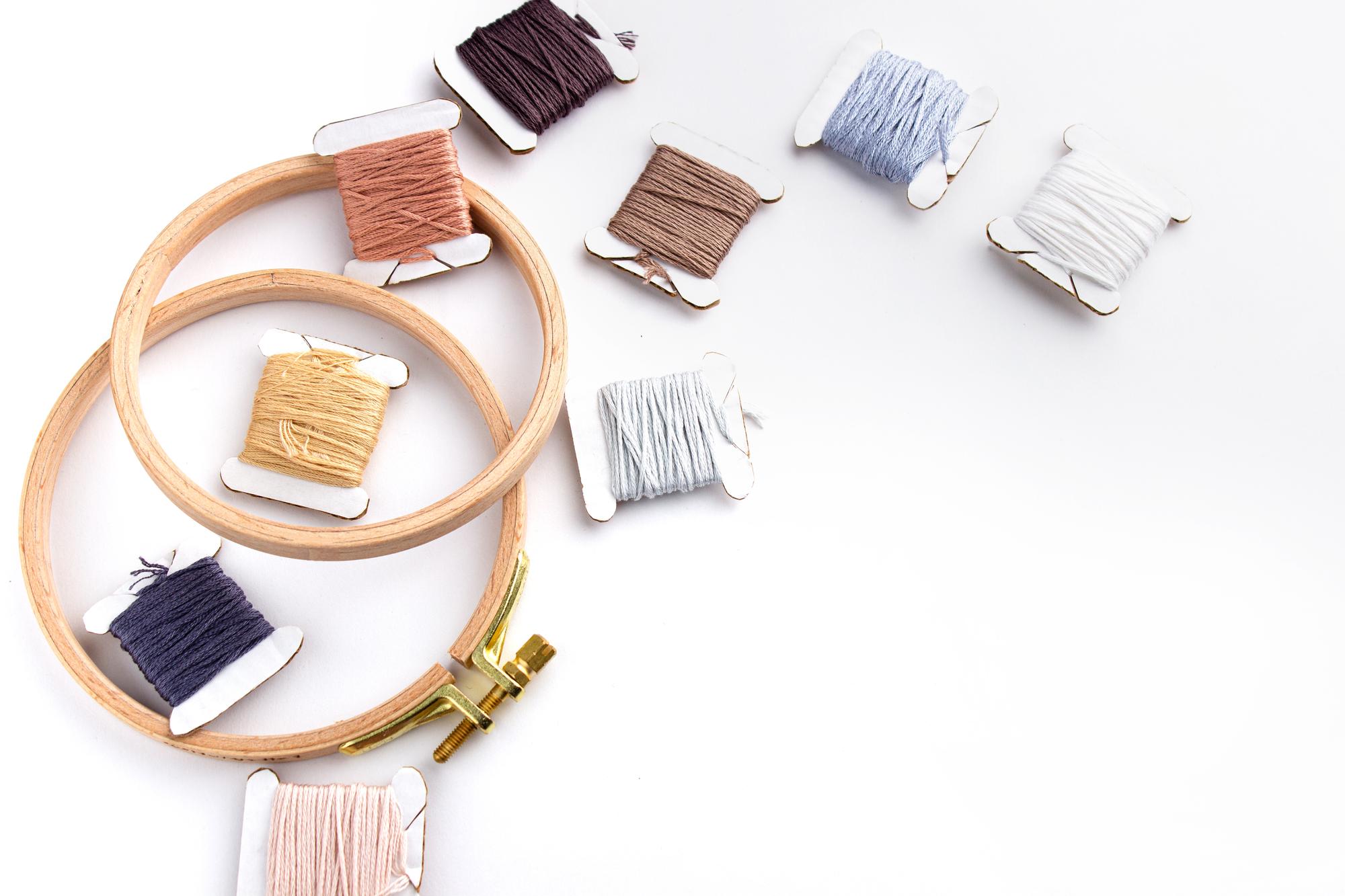 pracownia haftu i maszyna w pracowni